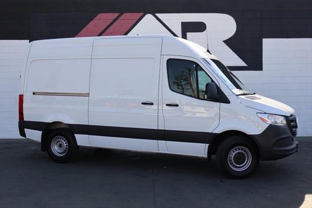 2022 mercedes-benz sprinter 2500 standard roof