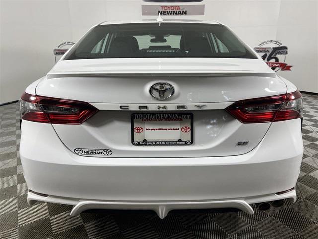 2022 toyota camry se
