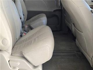 2011 Toyota Sienna xle 8-passenger