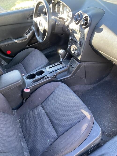 2006 pontiac g6 v6, runs and drives good, everything works as it should, clean tit