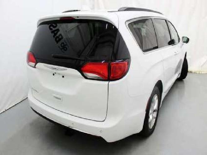2017 chrysler pacifica touring-l in williamsville, ny