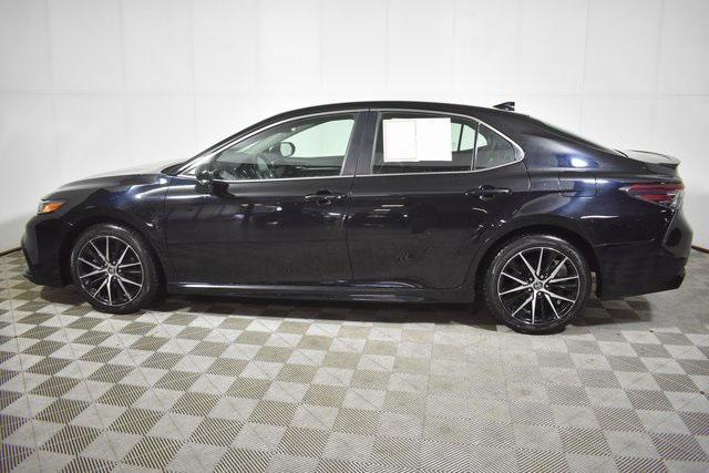 2022 toyota camry se