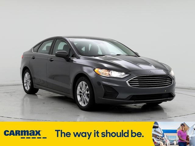 2020 ford fusion se