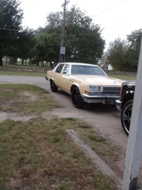 this is an classic 1978 buick electra 225 great running and drivable car clean