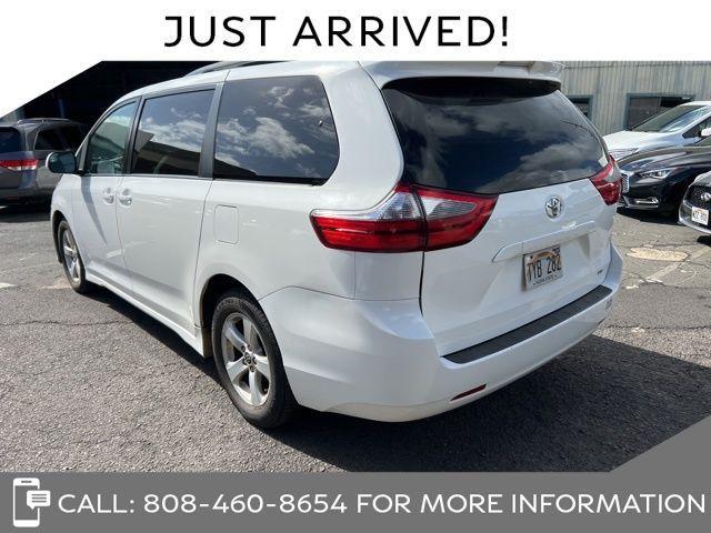 2020 toyota sienna le