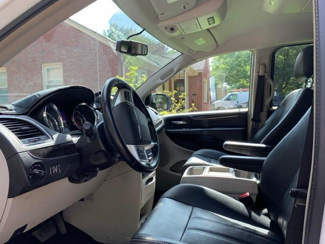 used 2014 chrysler town & country touring wichita, ks 67218 for sale in wichita, kansas