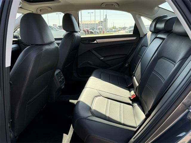 2021 volkswagen passat 2.0t se