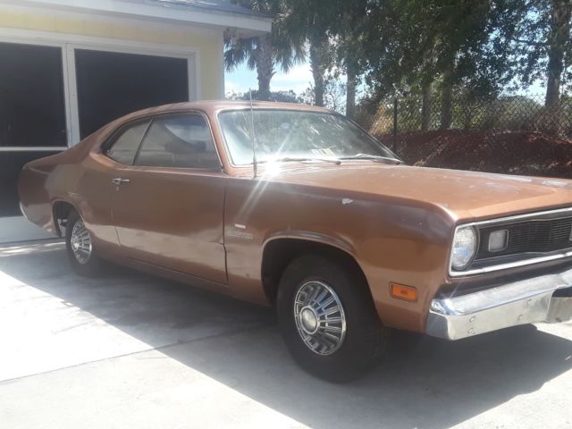 1970 plymouth duster 6 cyl - solid car - runs & looks great - see video