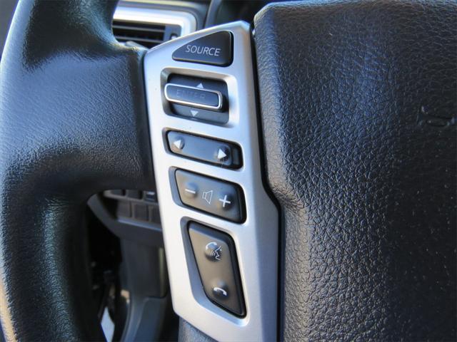 2017 nissan titan sv