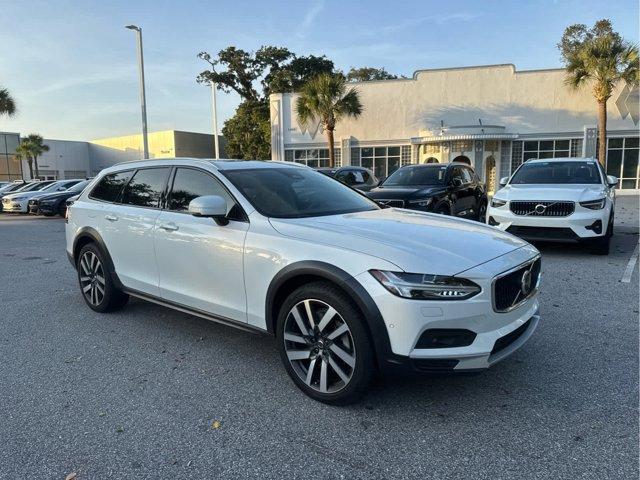 2022 volvo v90 cross country b6
