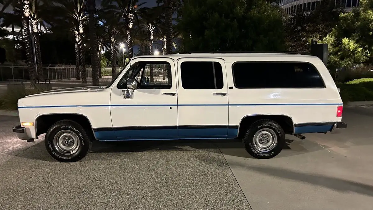 1990 gmc suburban suv white