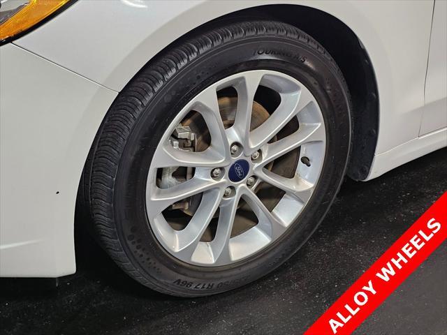 2020 ford fusion se