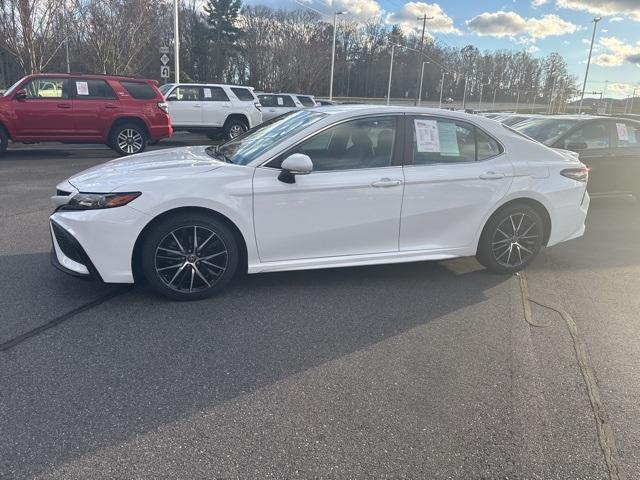 2022 toyota camry se