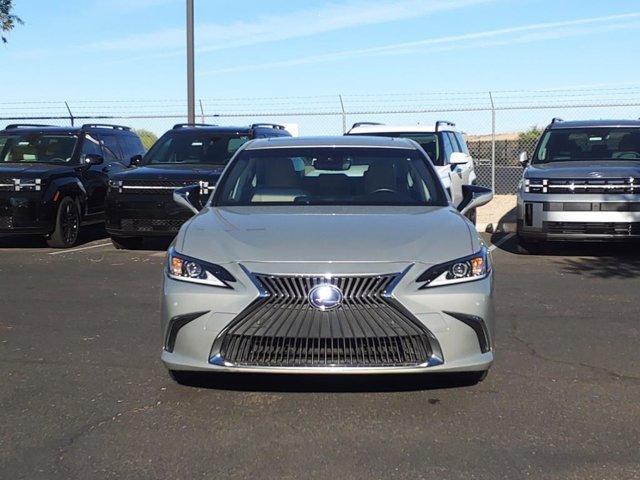 2019 lexus es 300h luxu