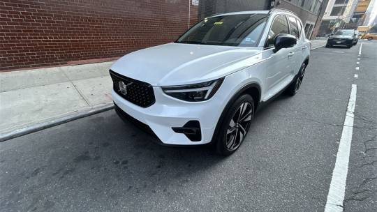 2023 Volvo XC40