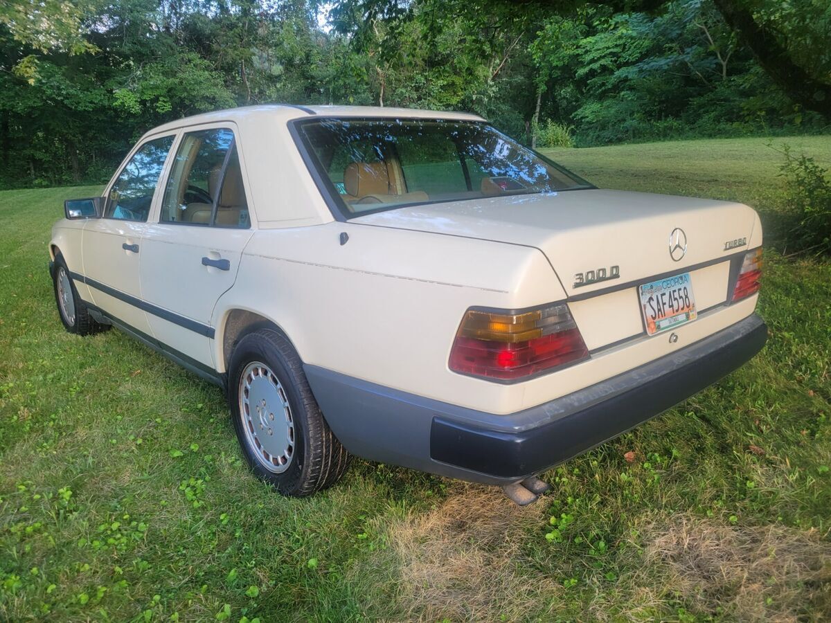 1987 mercedes-benz 300d turbocharged 4 door sedan 3.0l w124