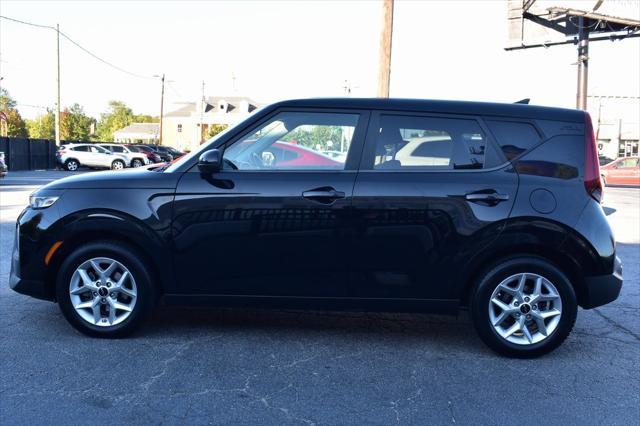 2022 kia soul lx