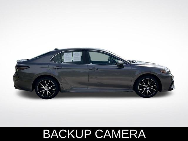 2022 toyota camry se