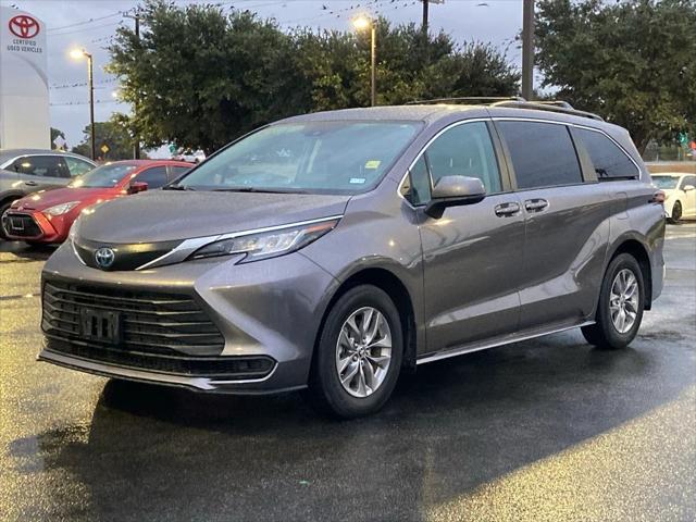 2023 toyota sienna le