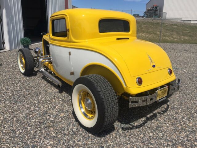 32 ford 3-window highboy coupe. fresh built glass streetrod. 350/350, ac,lucky 7