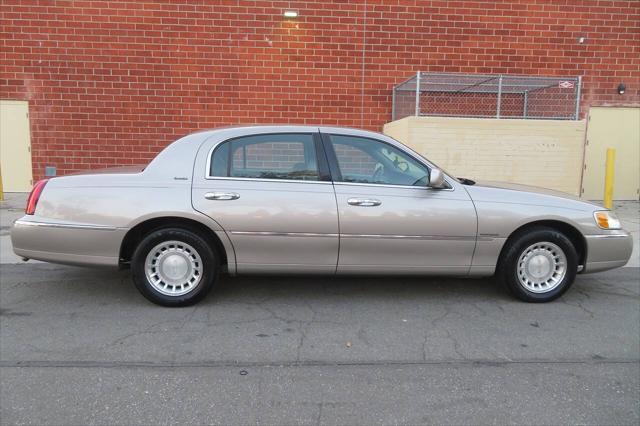 2001 lincoln town car executive