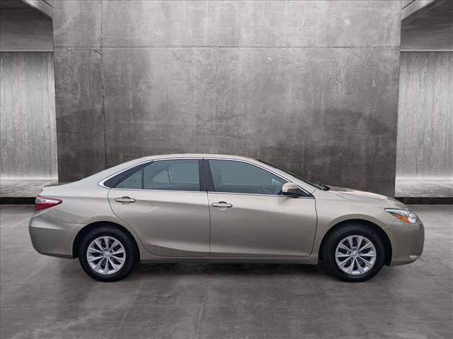 2016 toyota camry le