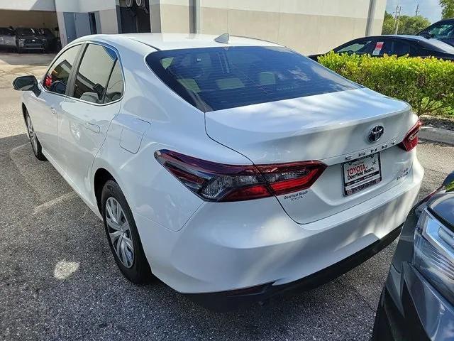 2022 toyota camry le