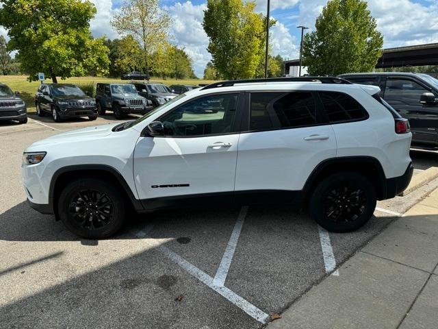 2023 jeep cherokee altitude lux