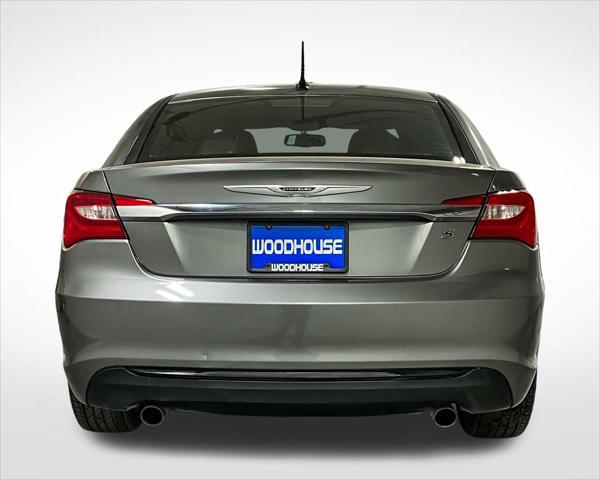 2012 chrysler 200 s