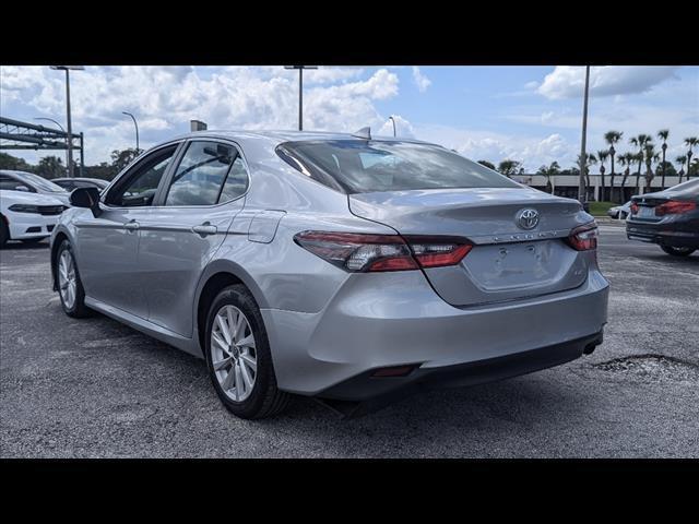 2022 toyota camry le