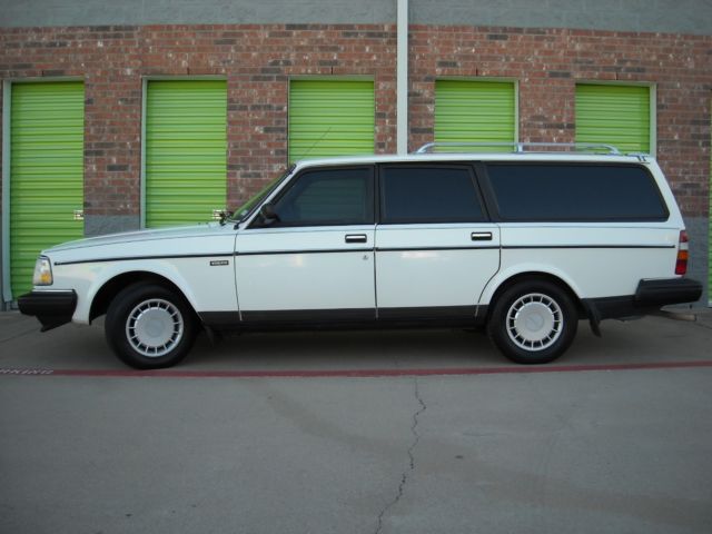 1989 volvo 240 wagon, beautiful condition, restored! 2nd owner