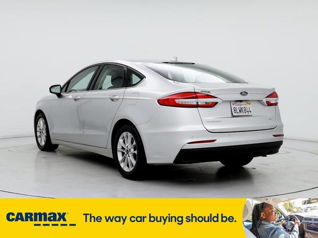 2019 ford fusion se