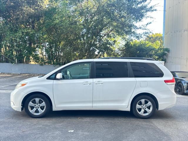 2012 toyota sienna le