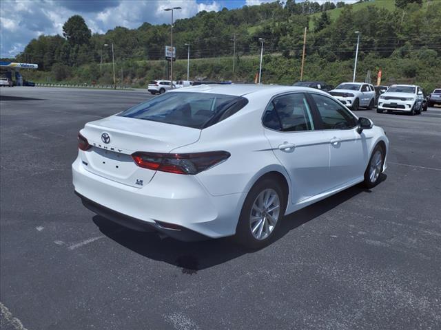 2022 toyota camry le