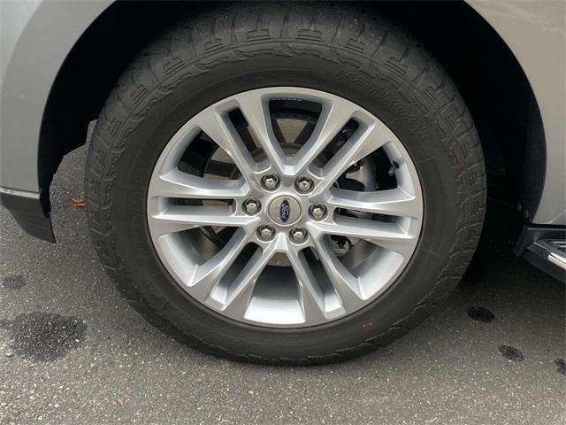 2022 ford expedition xlt