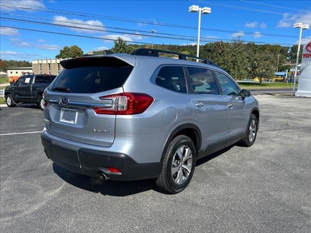 2023 subaru ascent premium 8-passenger