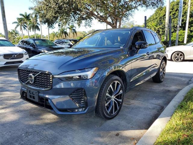 2024 volvo xc60 b5 plus dark theme