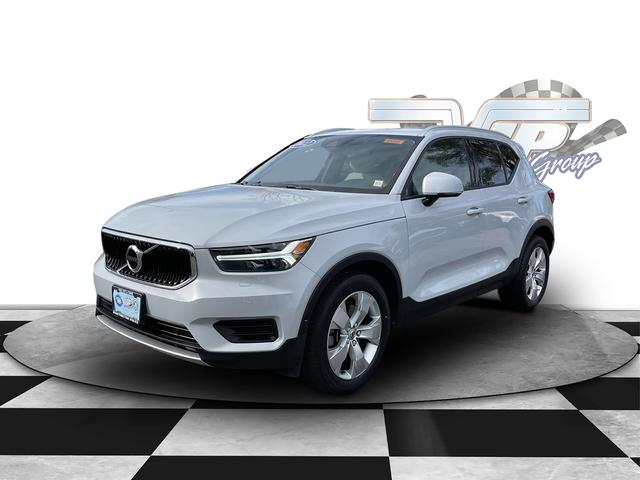 2022 volvo xc40 momentum