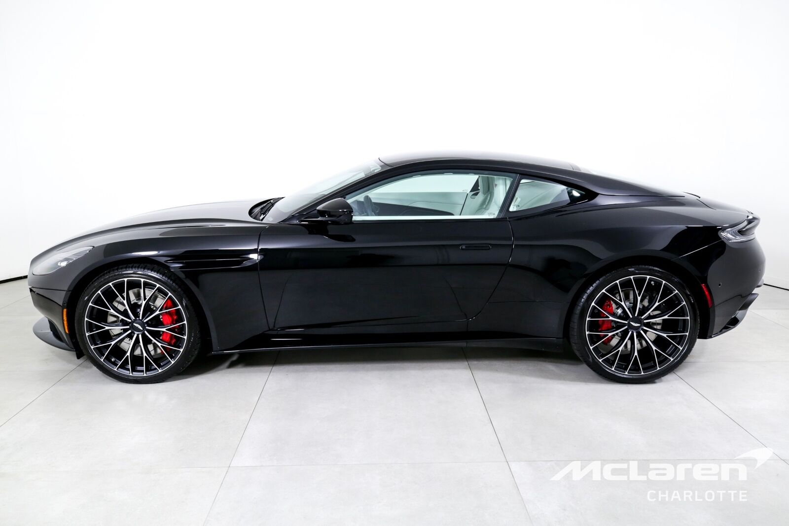 2023 aston martin db11 v8
