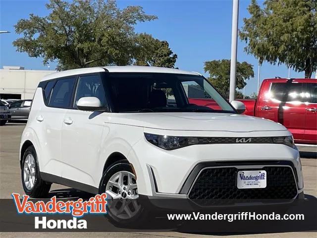 2023 kia soul lx