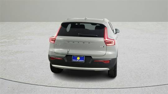 2025 Volvo XC40