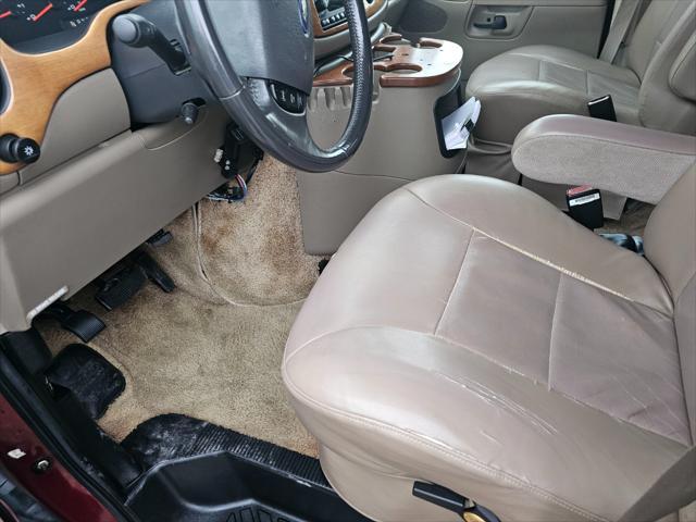 2004 ford e250 base