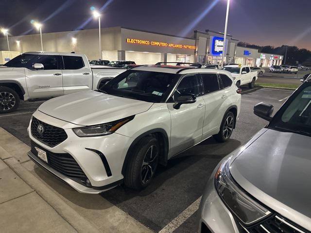 2022 toyota highlander xse