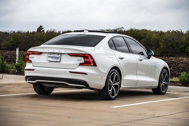 2024 volvo s60 b5 plus dark theme