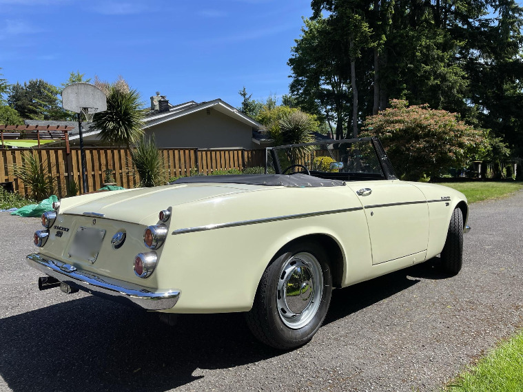 1967 datsun 2000 roadster