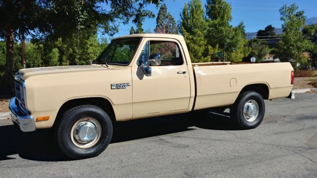 clean solid 3/4 ton 2500 power ram 4wd! v8 360 4 speed manual!