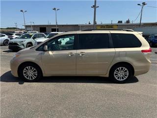 2011 Toyota Sienna xle 8-passenger
