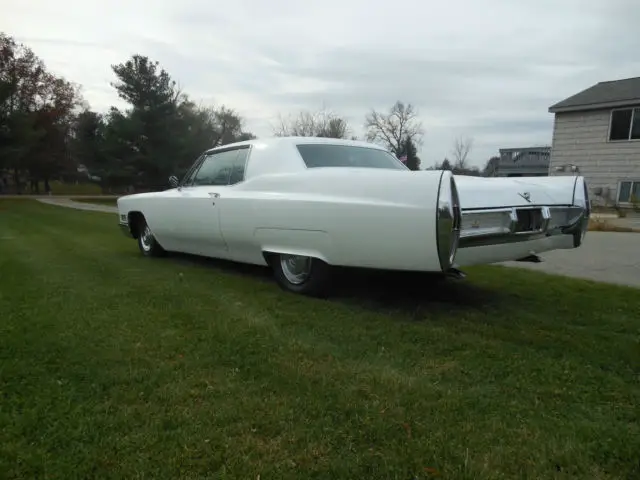 1967 cadillac coupe deville - pearl white