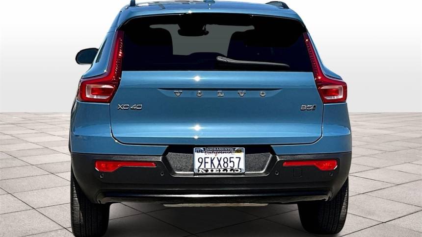 2023 volvo xc40 b5 ultimate dark theme