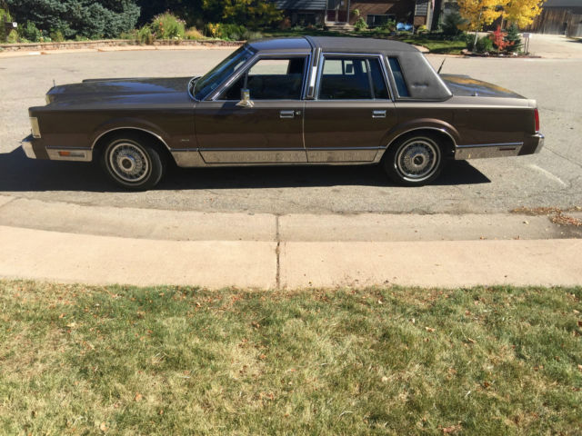 1985 lincoln town car signature series sedan 4-door 5.0l